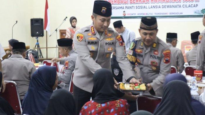 Polresta cilacap gelar buka puasa bersama lansia di panti sosial