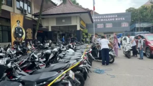 Polresta malang kota amankan puluhan kendaraan pasca kericuhan demo uu