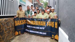 Polresta malang kota bersama mahasiswa berbagi kebahagiaan untuk anak yatim