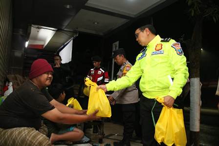 Polresta malang kota gelar sahur on the road dengan personel