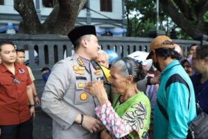 Pulihkan kota, polresta malang kota & gmni jatim gotong royong