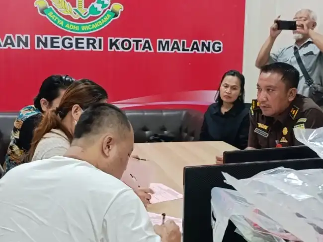 Tersangka perdagangan orang di kota malang dilimpahkan ke kejari, hadapi