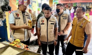 Tidak ada kecurangan, takaran minyakita di pasar rasamala semarang terpantau